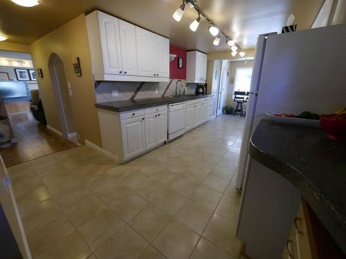 3650 - Lot B Phillips Rd, Creston, BC - Indoor Photo Showing Kitchen