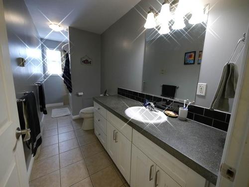 3650 - Lot B Phillips Rd, Creston, BC - Indoor Photo Showing Bathroom