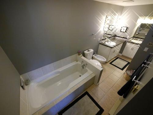 3650 - Lot B Phillips Rd, Creston, BC - Indoor Photo Showing Bathroom