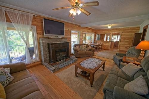 617 Payne Street, Creston, BC - Indoor Photo Showing Living Room With Fireplace