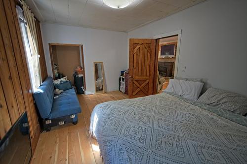 617 Payne Street, Creston, BC - Indoor Photo Showing Bedroom