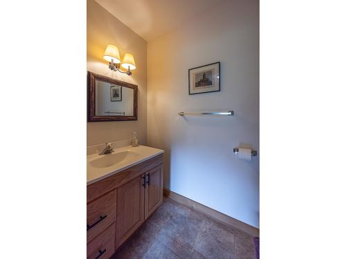 1097 Lakeview Arrow Creek Road, Creston, BC - Indoor Photo Showing Bathroom