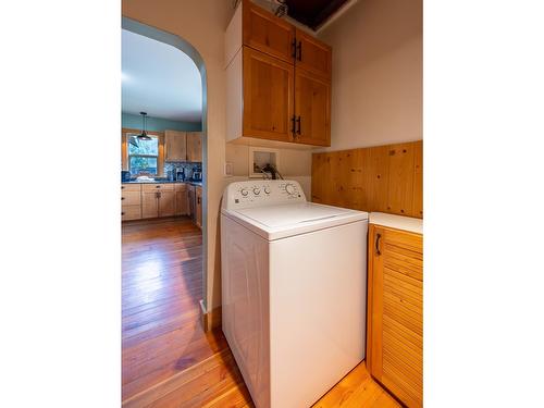 1097 Lakeview Arrow Creek Road, Creston, BC - Indoor Photo Showing Laundry Room
