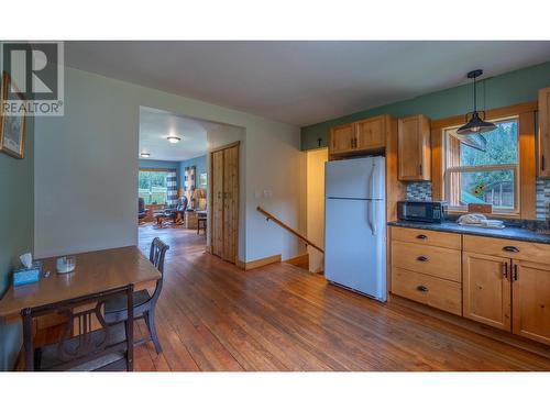 1097 Lakeview Arrow Creek Road, Creston, BC - Indoor Photo Showing Kitchen