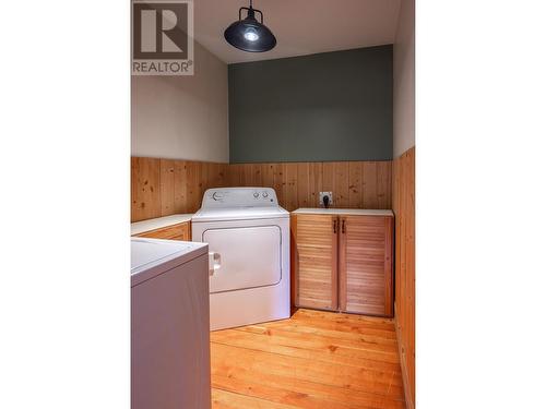 1097 Lakeview Arrow Creek Road, Creston, BC - Indoor Photo Showing Laundry Room