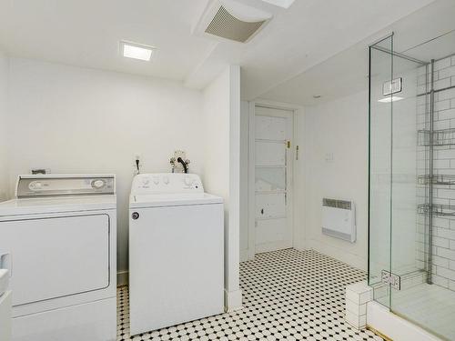 Bathroom - 1-4219 Boul. De Maisonneuve O., Westmount, QC - Indoor Photo Showing Laundry Room