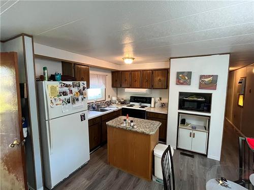 22 Jackson Beach Road, Shoal Lake, MB - Indoor Photo Showing Kitchen With Double Sink