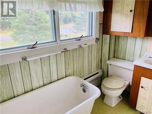 17 Herring Cove Road, Welshpool, NB - Indoor Photo Showing Bathroom