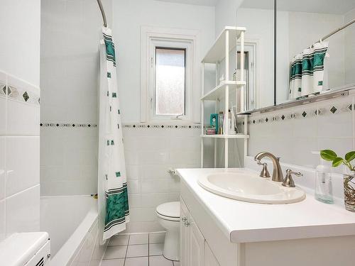 Salle de bains - 4900 Boul. Cavendish, Montréal (Côte-Des-Neiges/Notre-Dame-De-Grâce), QC - Indoor Photo Showing Bathroom