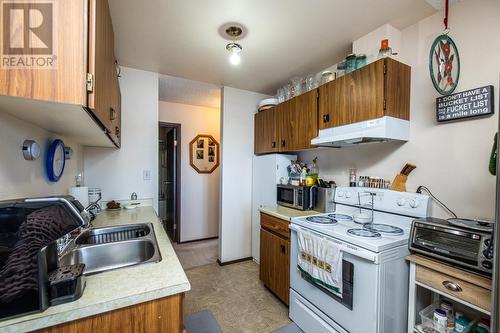 1775 6Th Avenue, Prince George, BC - Indoor Photo Showing Kitchen With Double Sink