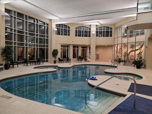 Piscine - 851-11 Place De La Triade, Pointe-Claire, QC - Indoor Photo Showing Other Room With In Ground Pool