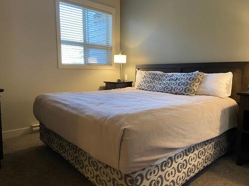 214D - 2049 Summit Drive, Panorama, BC - Indoor Photo Showing Bedroom