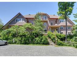 10-205 Rue du Mont-Plaisant  Mont-Tremblant, QC J8E 1L2