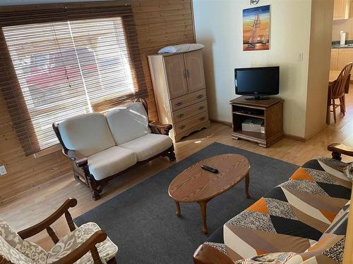 2 Sullivan Street, Red Lake, ON - Indoor Photo Showing Living Room