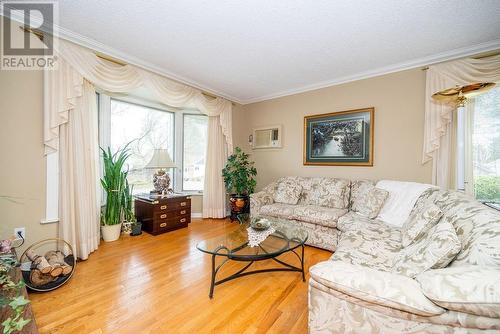 1B Rutherford Avenue, Deep River, ON - Indoor Photo Showing Living Room