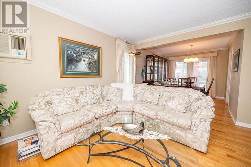 1B Rutherford Avenue, Deep River, ON - Indoor Photo Showing Living Room