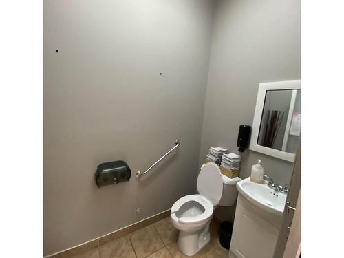 Powder room - 2B-400 Rue Cormier, Drummondville, QC - Indoor Photo Showing Bathroom