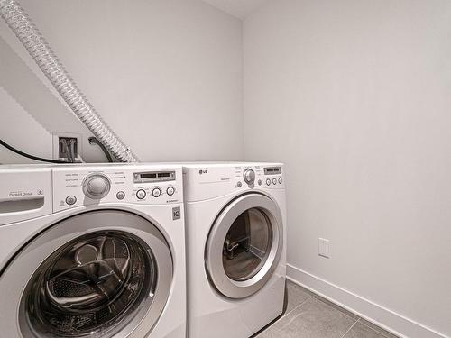 Salle de lavage - Ph402-373 Rue Des Seigneurs, Montréal (Le Sud-Ouest), QC - Indoor Photo Showing Laundry Room