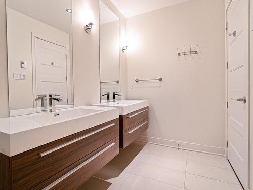 Salle de bains attenante Ã  la CCP - Ph402-373 Rue Des Seigneurs, Montréal (Le Sud-Ouest), QC - Indoor Photo Showing Bathroom