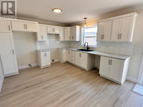 11 Canary Place, Paradise, NL - Indoor Photo Showing Kitchen