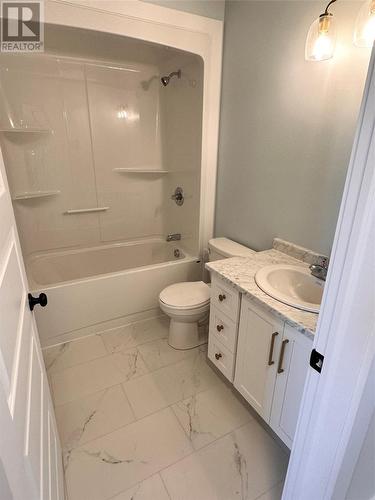 11 Canary Place, Paradise, NL - Indoor Photo Showing Bathroom
