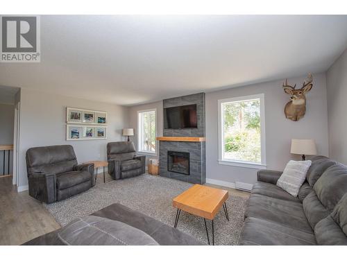47 Twin Lakes Road, Enderby, BC - Indoor Photo Showing Living Room