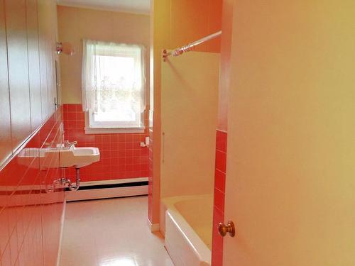 Salle de bains - 494 Rue St-Pie-X, Paspébiac, QC - Indoor Photo Showing Bathroom