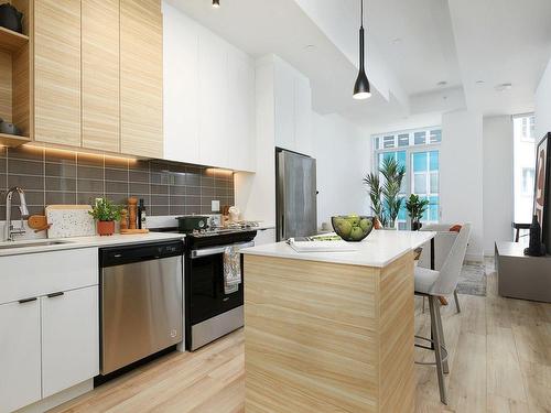 Kitchen - 2509-1180 Rue De Bleury, Montréal (Ville-Marie), QC - Indoor Photo Showing Kitchen With Upgraded Kitchen