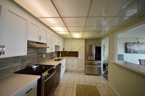 99 Donn Avenue|Unit #704, Stoney Creek, ON - Indoor Photo Showing Kitchen