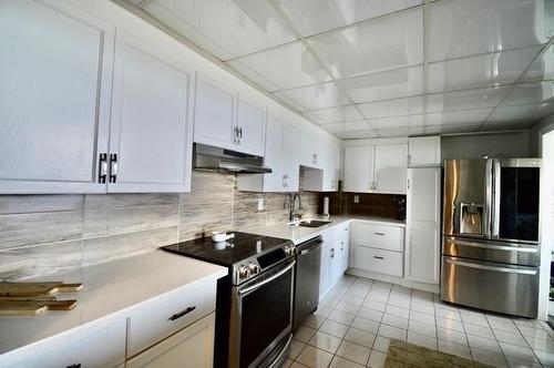 99 Donn Avenue|Unit #704, Stoney Creek, ON - Indoor Photo Showing Kitchen With Upgraded Kitchen