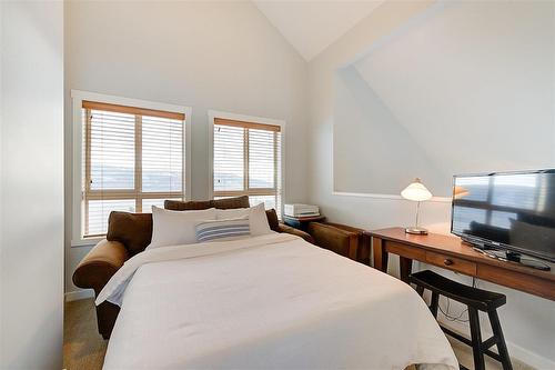 #487 7030 Terazona Drive,, Kelowna, BC - Indoor Photo Showing Bedroom