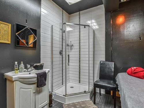 Room - 211  - 215 Rue Principale E., Sainte-Agathe-Des-Monts, QC - Indoor Photo Showing Bathroom