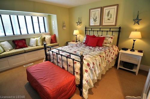 Villa 16-1020 Birch Glen Road, Baysville, ON - Indoor Photo Showing Bedroom