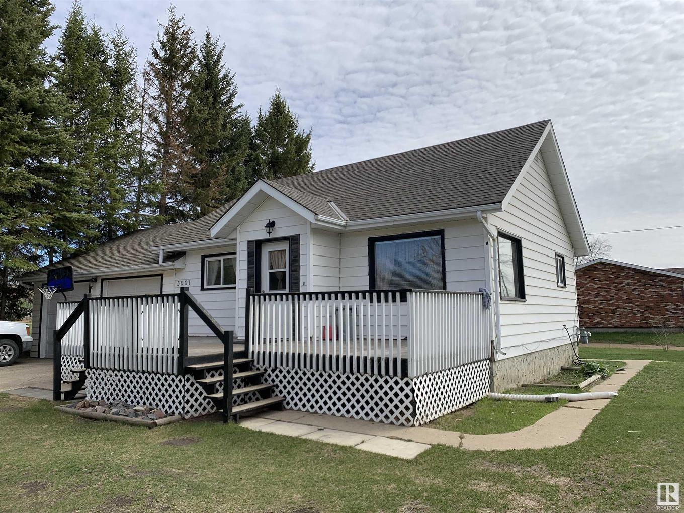 5001 46 St, Two Hills, AB, T0B 4K0 - house for sale | Listing ID 
