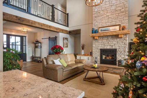 2993 Happy Valley Road, Rossland, BC - Indoor Photo Showing Living Room With Fireplace