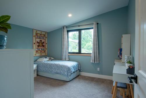 2993 Happy Valley Road, Rossland, BC - Indoor Photo Showing Bedroom