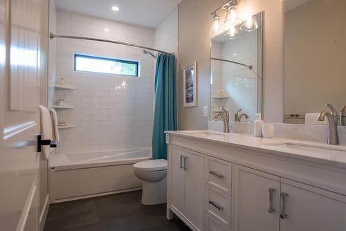 2993 Happy Valley Road, Rossland, BC - Indoor Photo Showing Bathroom
