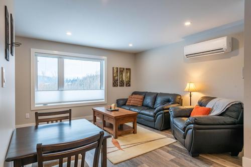 2993 Happy Valley Road, Rossland, BC - Indoor Photo Showing Living Room