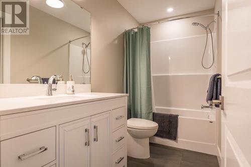 2993 Happy Valley Road, Rossland, BC - Indoor Photo Showing Bathroom