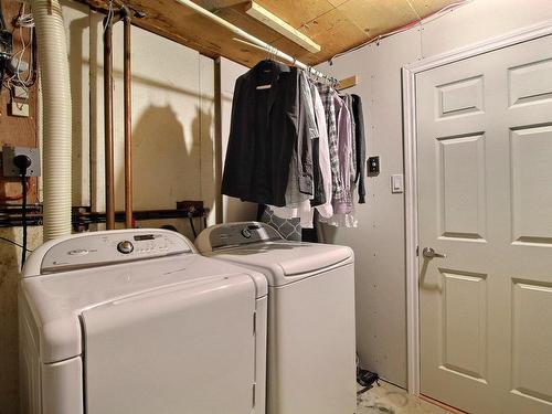 Salle de lavage - 68 Rue Des Cèdres, Lebel-Sur-Quévillon, QC - Indoor Photo Showing Laundry Room