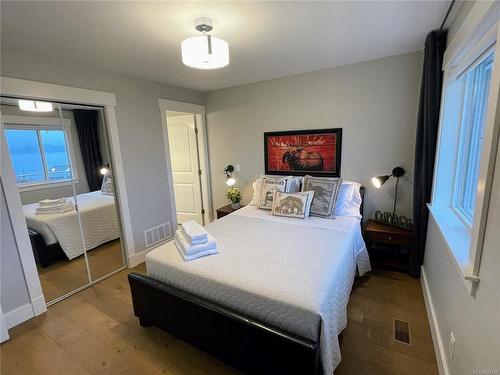 21-9624 Lakeshore Rd, Port Alberni, BC - Indoor Photo Showing Bedroom