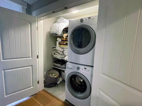 21-9624 Lakeshore Rd, Port Alberni, BC - Indoor Photo Showing Laundry Room