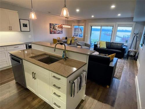 14-9624 Lakeshore Rd, Port Alberni, BC - Indoor Photo Showing Kitchen