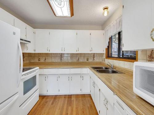 963E Yellowhead Highway, Clearwater, BC - Indoor Photo Showing Kitchen With Double Sink