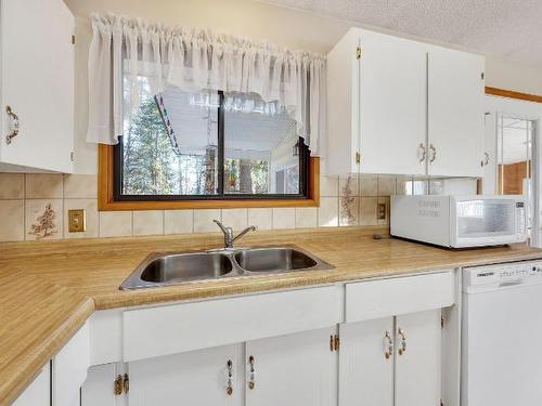 963E Yellowhead Highway, Clearwater, BC - Indoor Photo Showing Kitchen With Double Sink