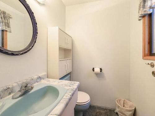963E Yellowhead Highway, Clearwater, BC - Indoor Photo Showing Bathroom