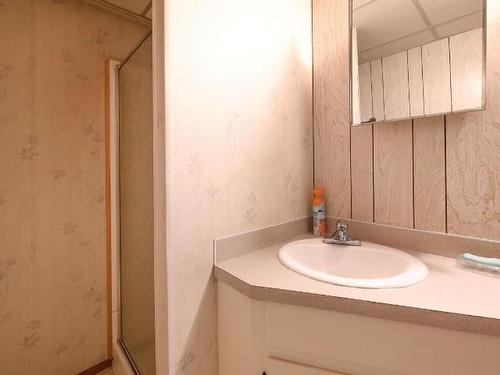 963E Yellowhead Highway, Clearwater, BC - Indoor Photo Showing Bathroom