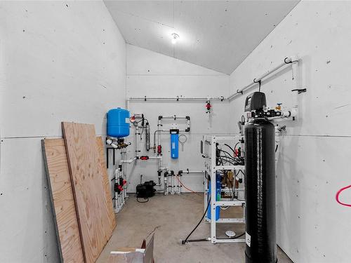 400 Baker Rd, Salt Spring, BC - Indoor Photo Showing Garage