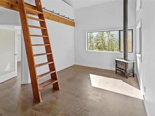 400 Baker Rd, Salt Spring, BC - Indoor Photo Showing Other Room