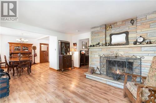 5801 Bossert Road, Niagara Falls, ON - Indoor Photo Showing Living Room With Fireplace